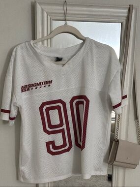 White/maroon red jersey